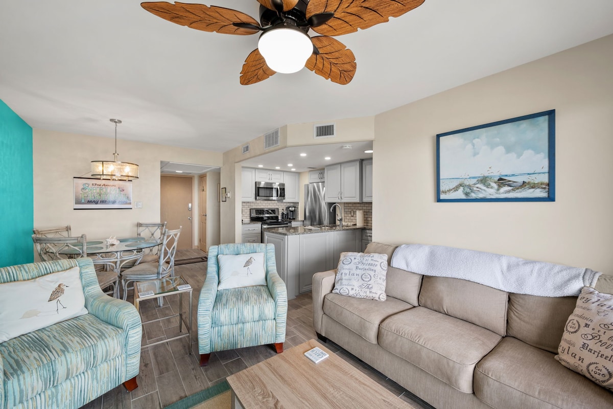 Coastal Charm: Elegant Beachside Condo with Pool