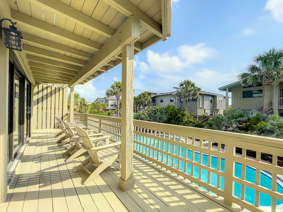 Ocean view overlooking pool - Green Turtle C-10