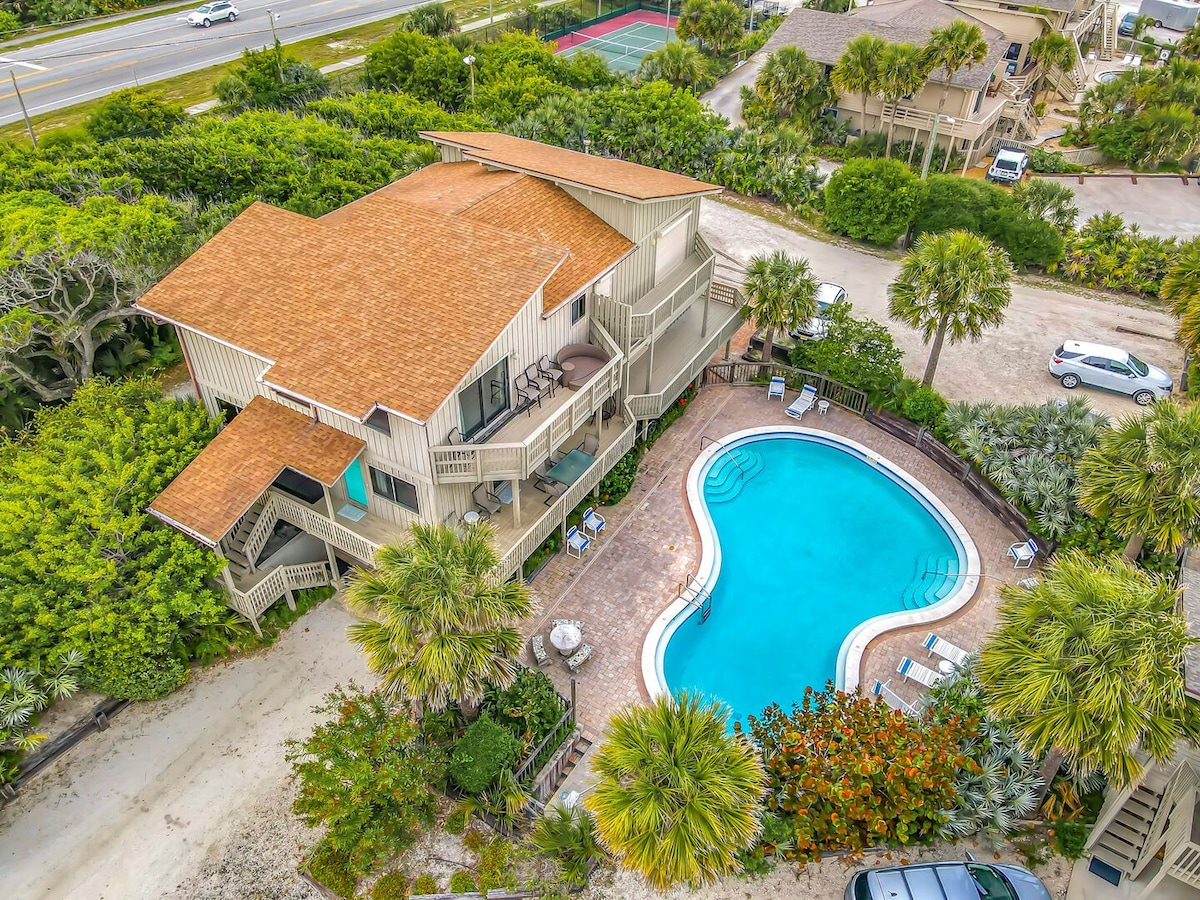 Ocean view overlooking pool - Green Turtle C-10