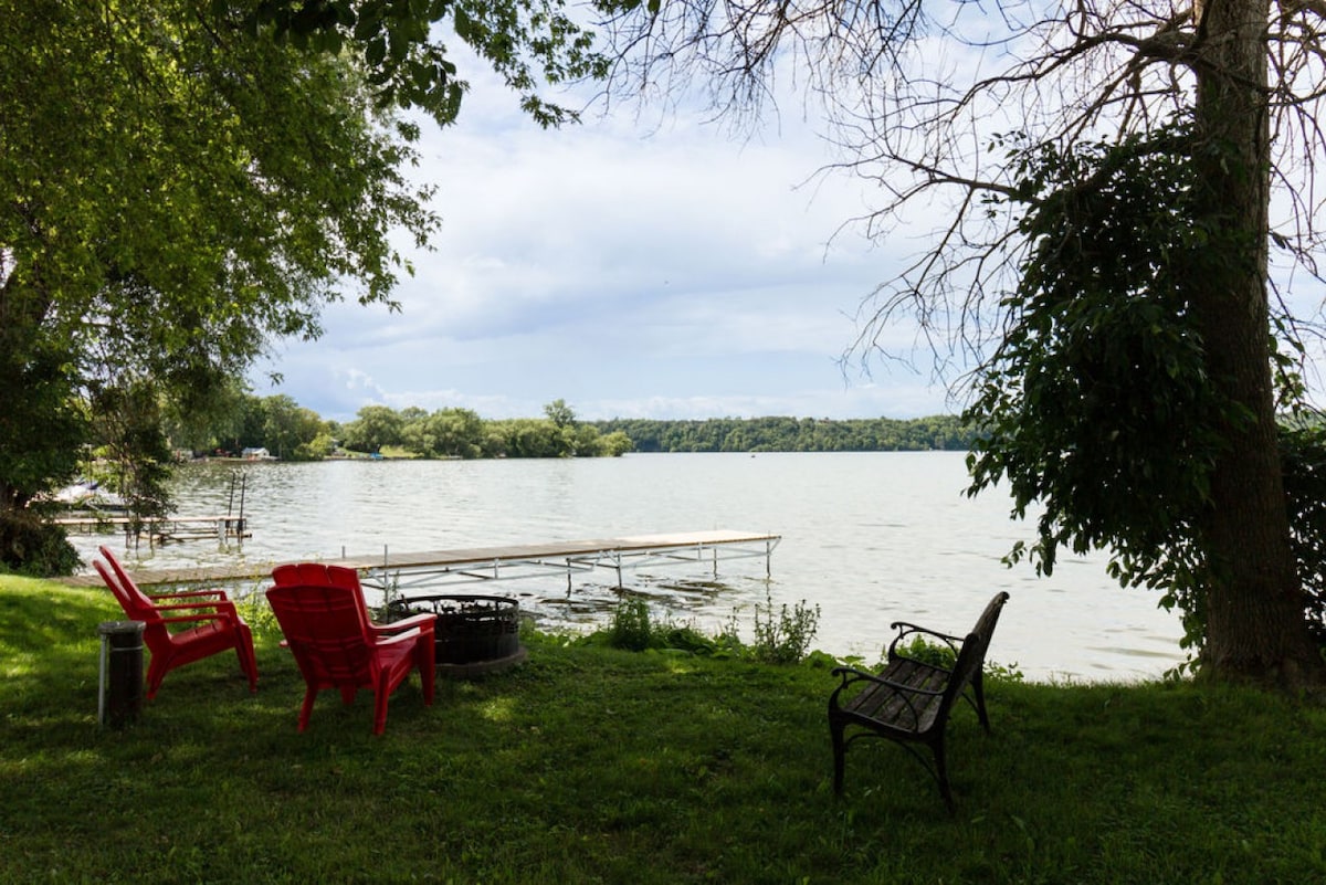 Awesome Waterfront Cottage ~ 4 BR ~ Close to PEC