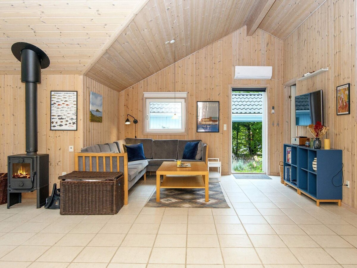 6 person holiday home in oksbøl