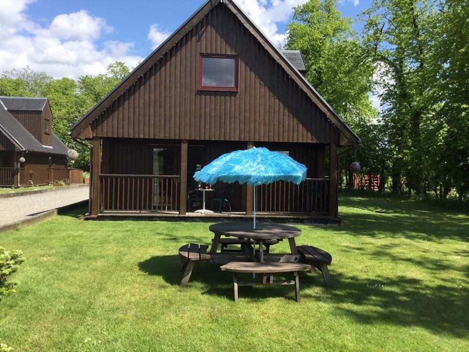 Lodge 2 - 3 bedroom lodge with private hot tub