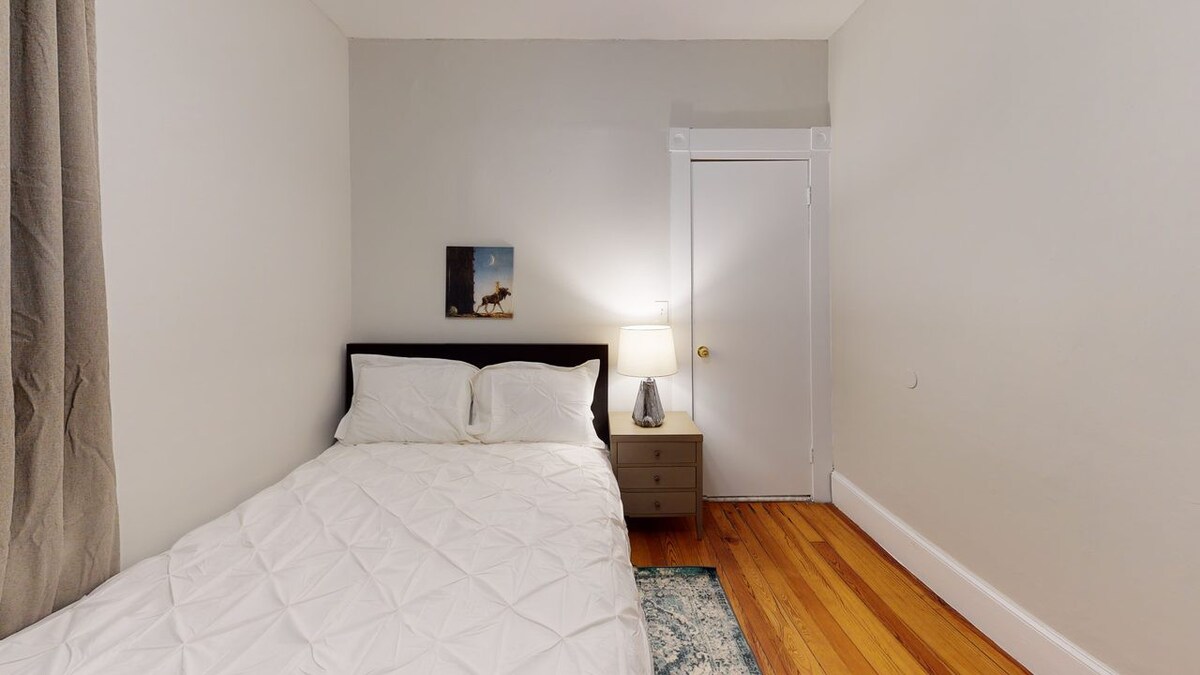 Full Bedroom C in #816: Somerville