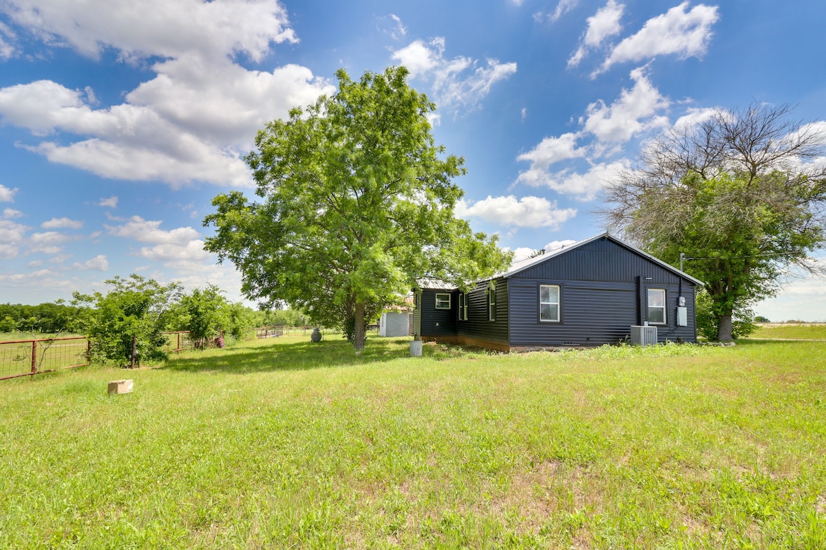 Starlite Ranch: 2 Acres w/ Scenic Views, Near Waco