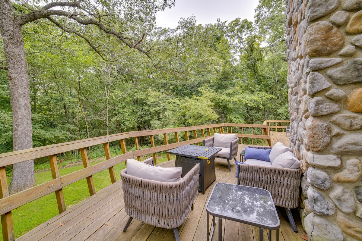 Illinois Cabin w/ Wraparound Deck & Fireplaces