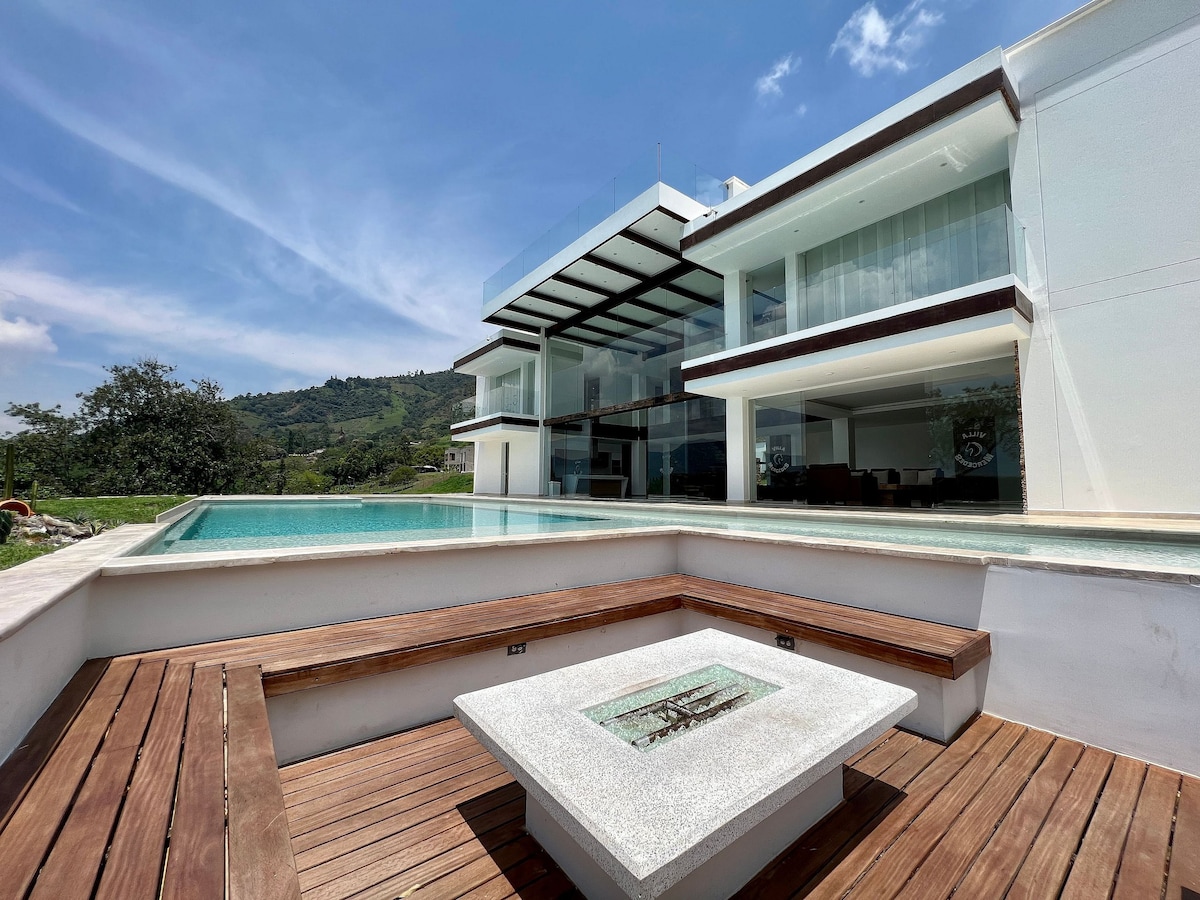 Luxury Villa near Medellin view mountains 8R9B