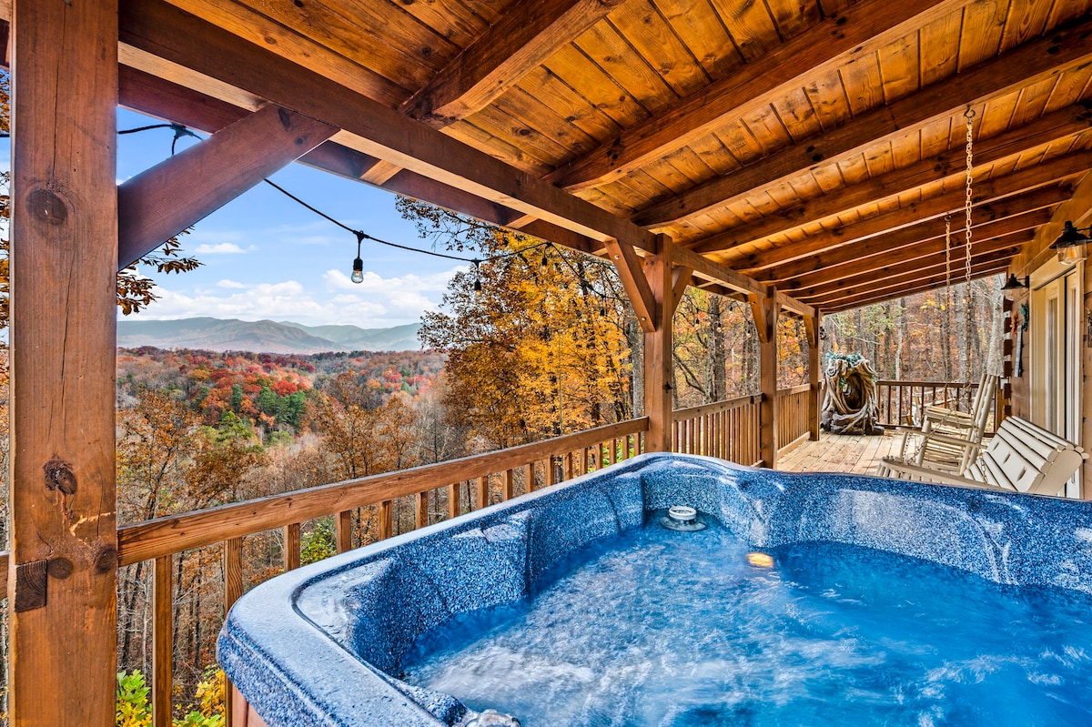 Secluded 2BR CABIN + Hot Tub/ Arcade/ VIEWS!