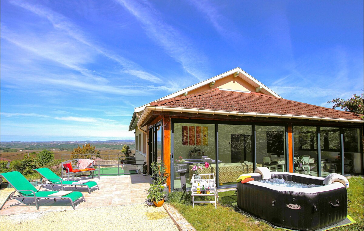 Awesome home in St Marcellin and 2 Bedrooms
