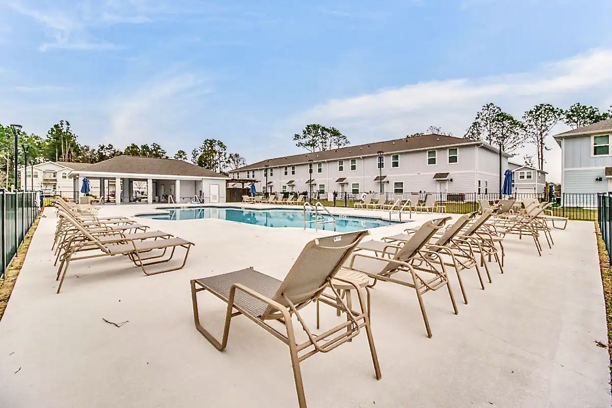 Modern 3BR Townhome w/Pool | Downtown & Beaches!