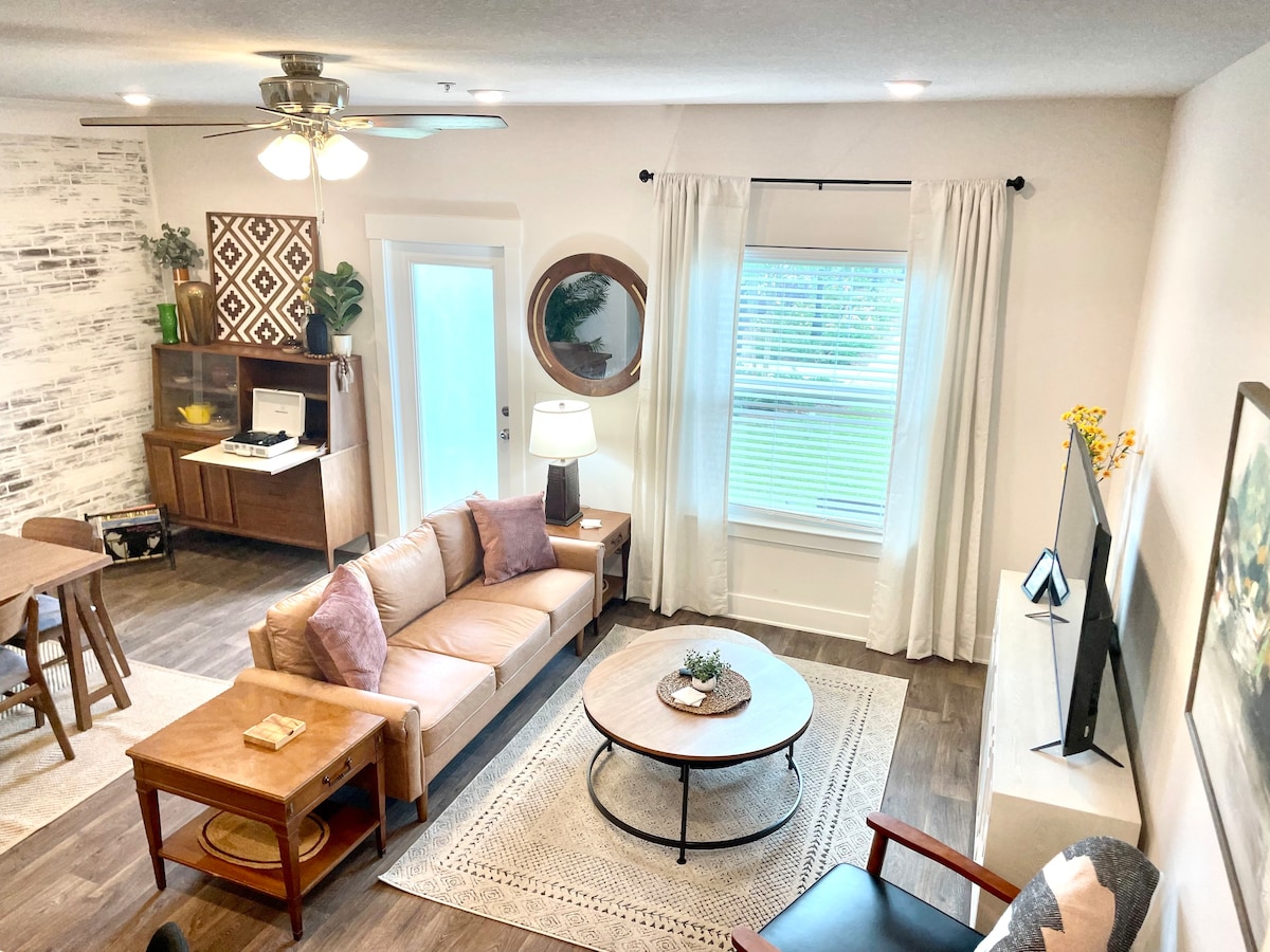 Modern 3BR Townhome w/Pool | Downtown & Beaches!