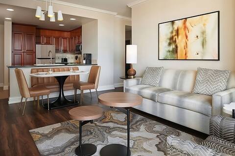 Relaxation in Vegas! 2 Spacious Units, Pool!