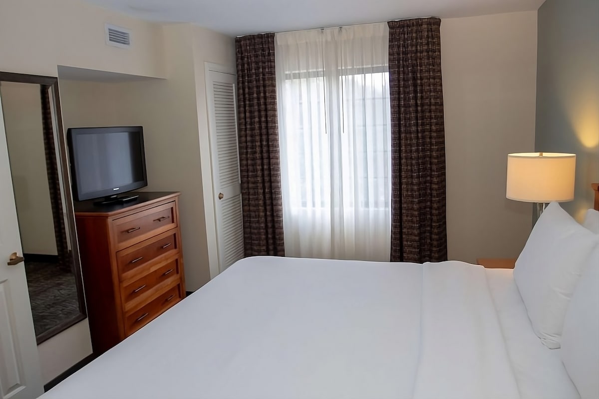 THREE Pet-friendly 1BR Suite with Free Breakfast!