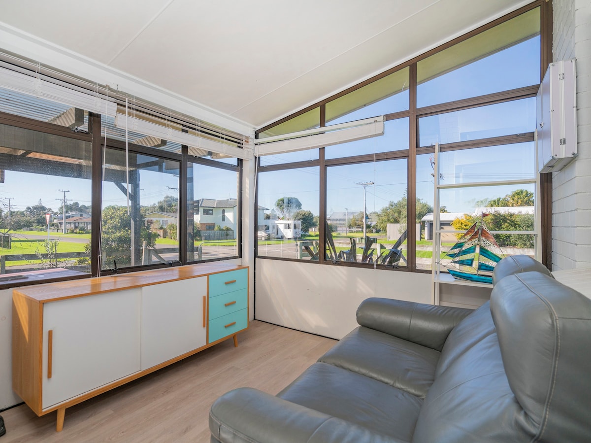 Mainland - Whangamata Holiday Home