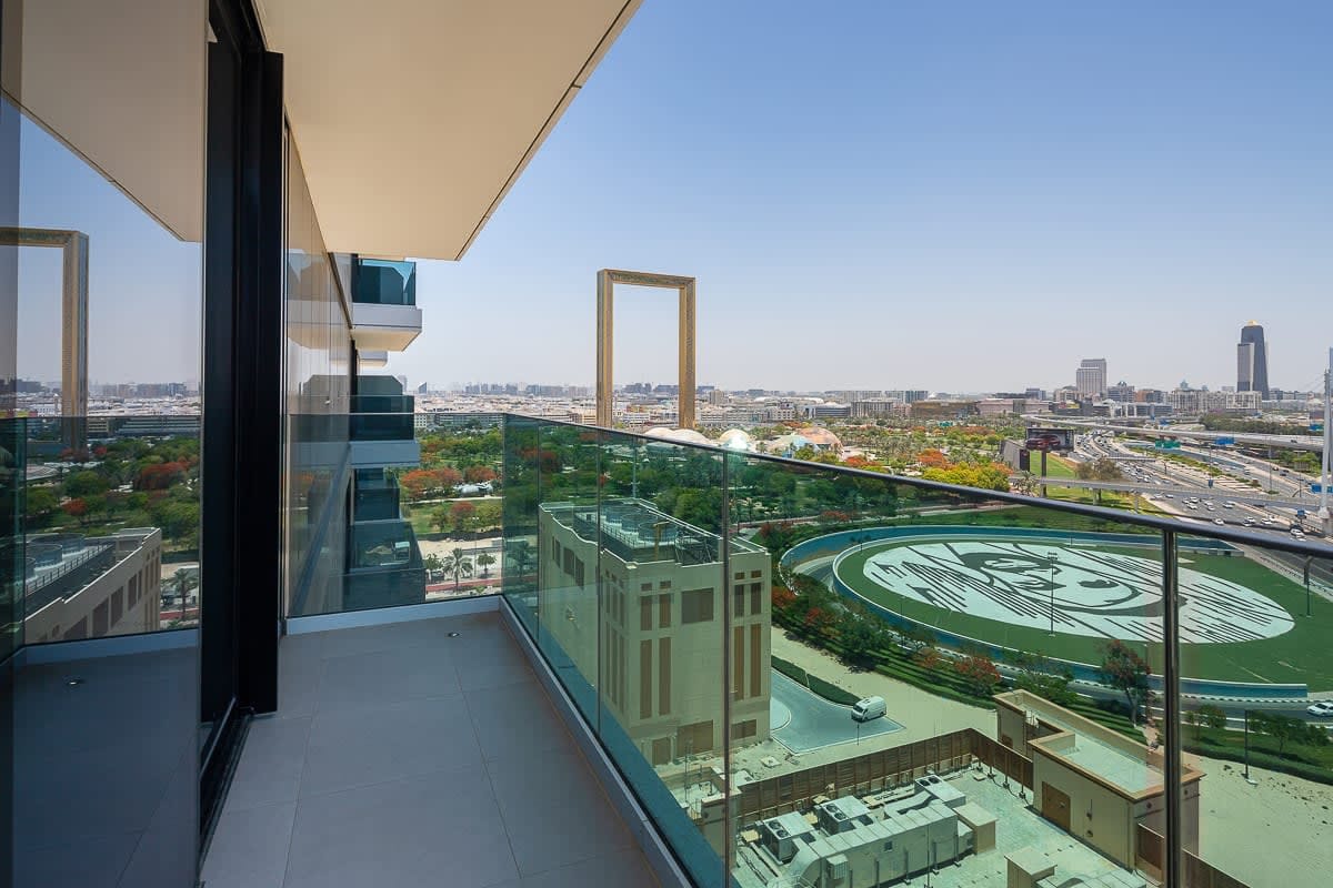 Contemporary 2BR w/ City & Dubai Frame Views!