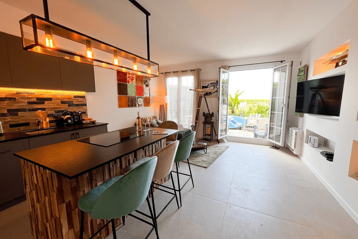 Superb ground floor apartment on the beach in Port