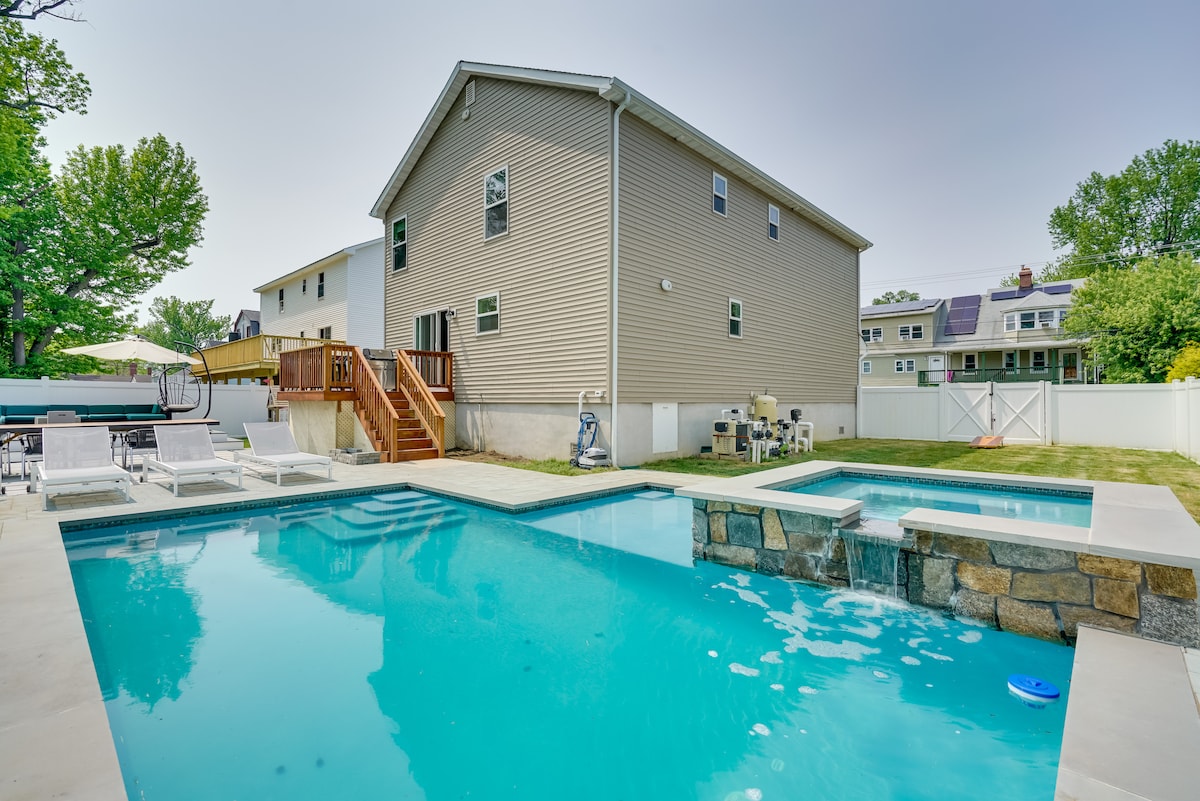 Gorgeous Keansburg Home w/ Pool: Walk to Beach!