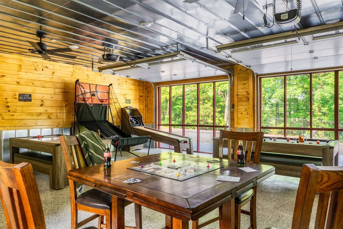 The GOAT Secluded Mtn Cabin w/ Outdoor Pool & more