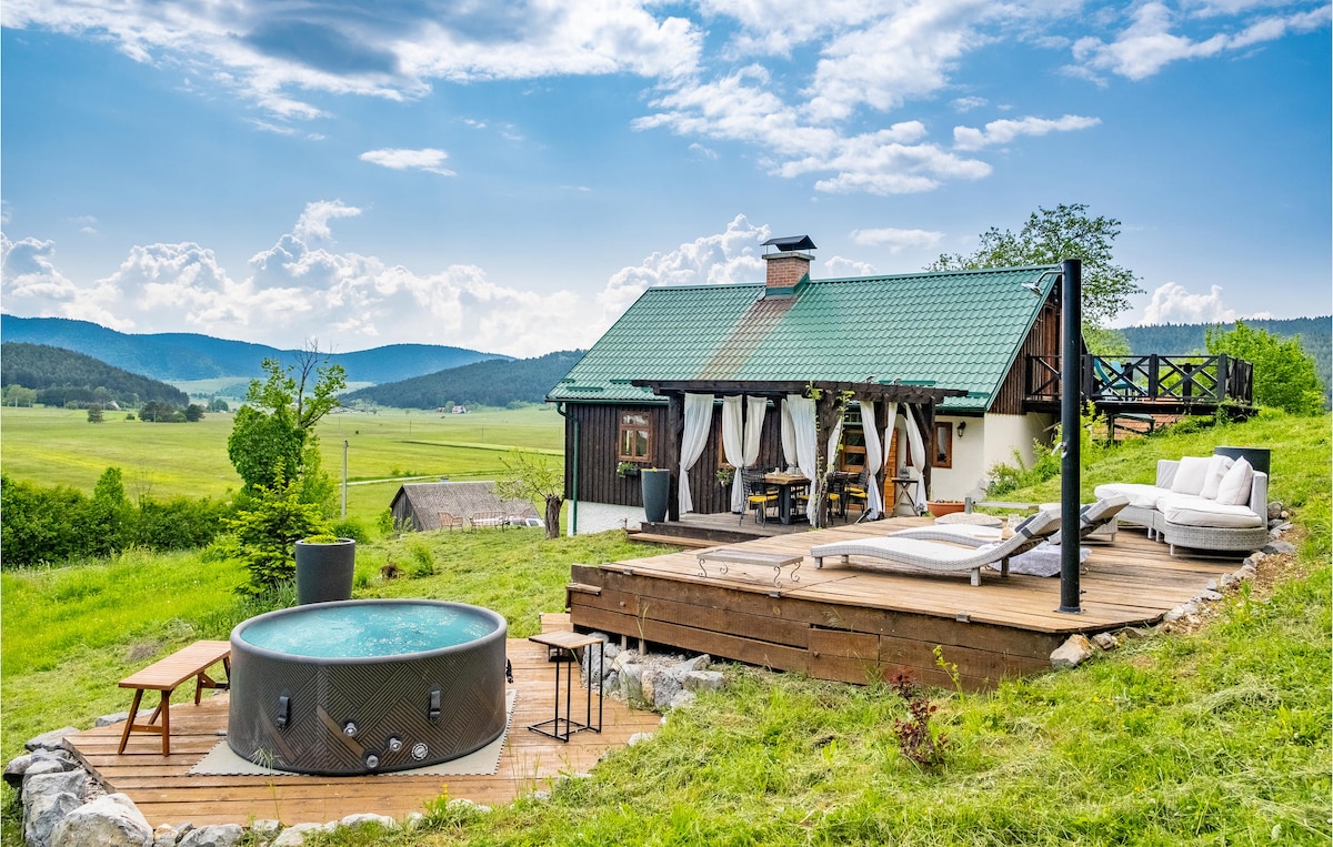 Amazing home in Donji Babin Potok with jacuzzi