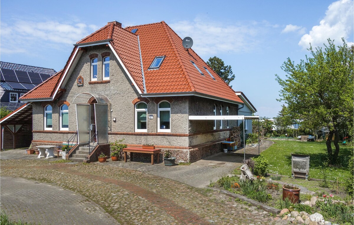 Cozy apartment in Wurster Nordseeküste with WiFi