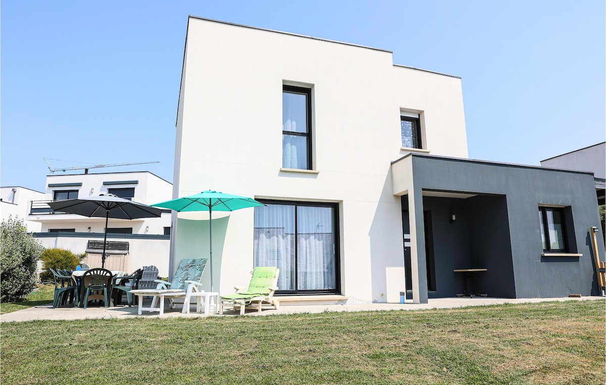 Amazing home in Clohars-Carnoët with WiFi and s