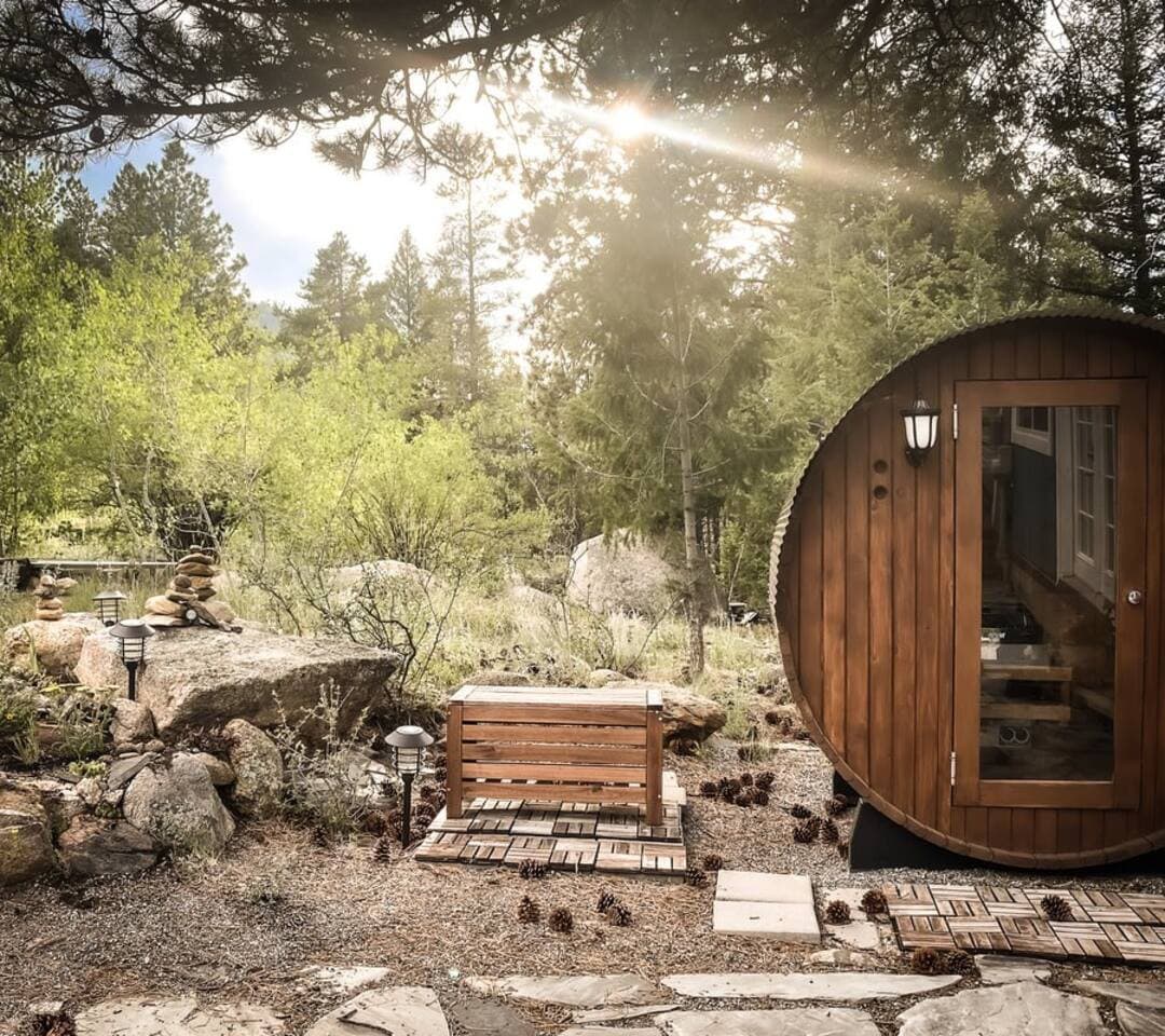 Hygge Chalet & Sauna, cozy A-frame w private trail