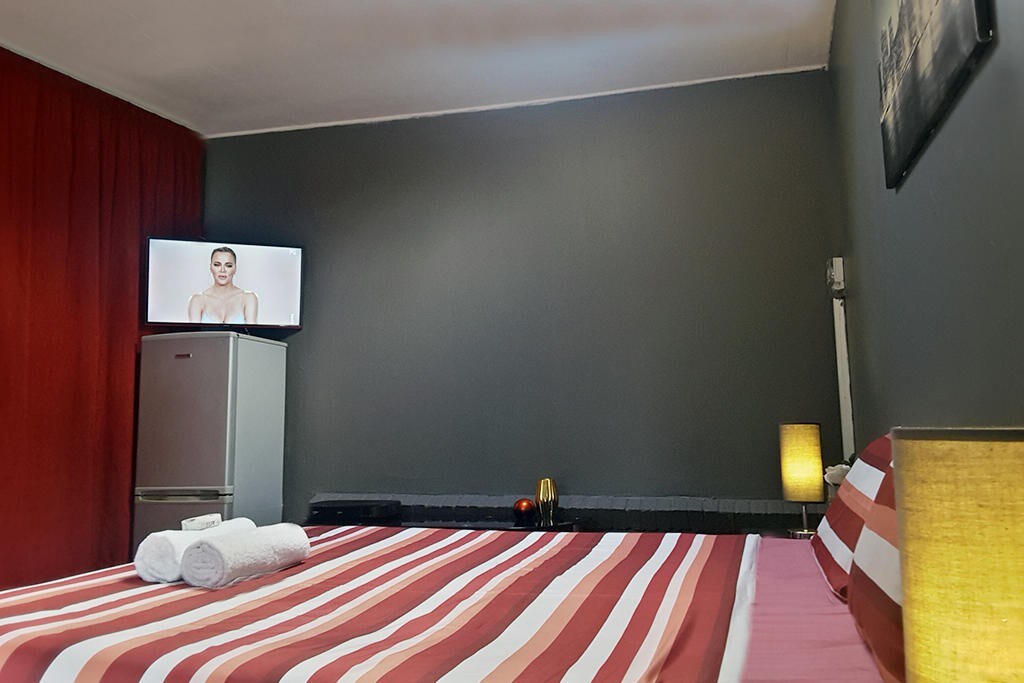 Smart Hatfield Room | Personal DSTV | Free WIFI