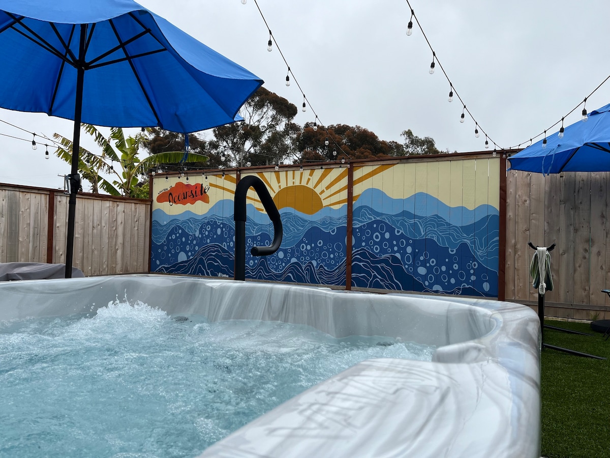 1 Mile to Beach~HOT TUB~Private Yard~Downtown