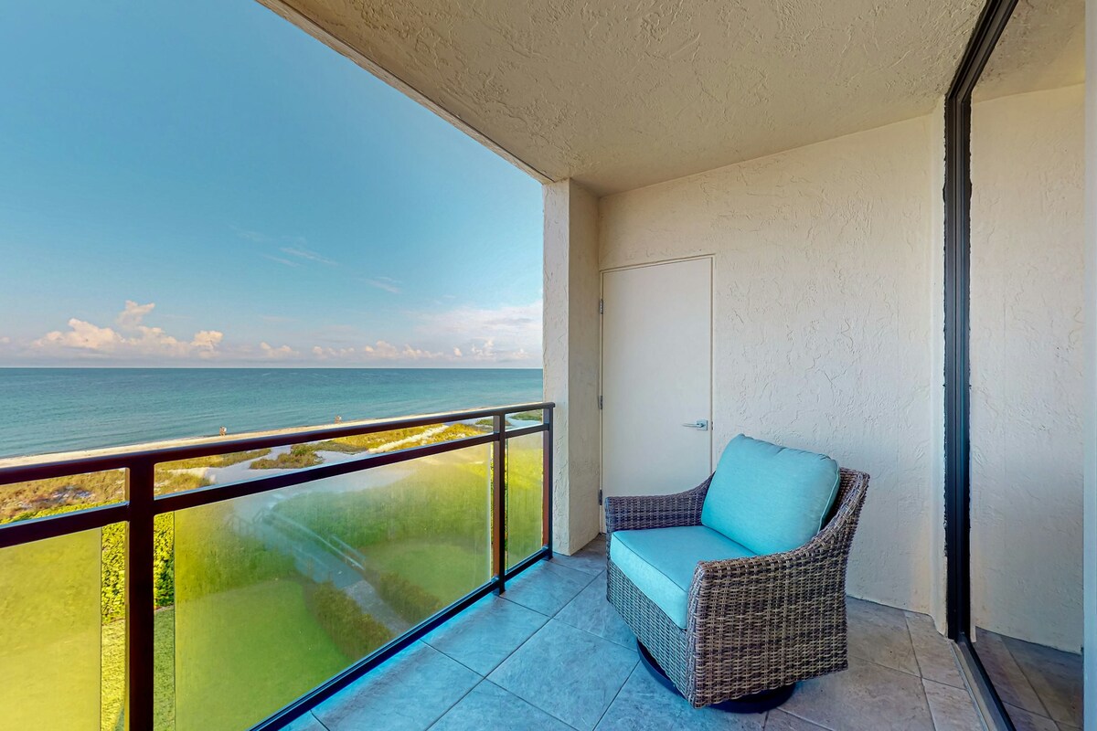 3BR Gulf-front condo with pool, balcony, & tennis