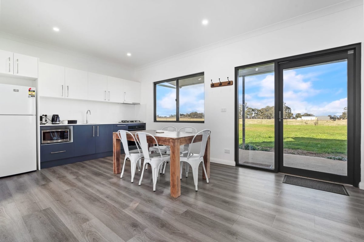 Glenowrie Cottage - 2 Queen Beds - Near Cadia