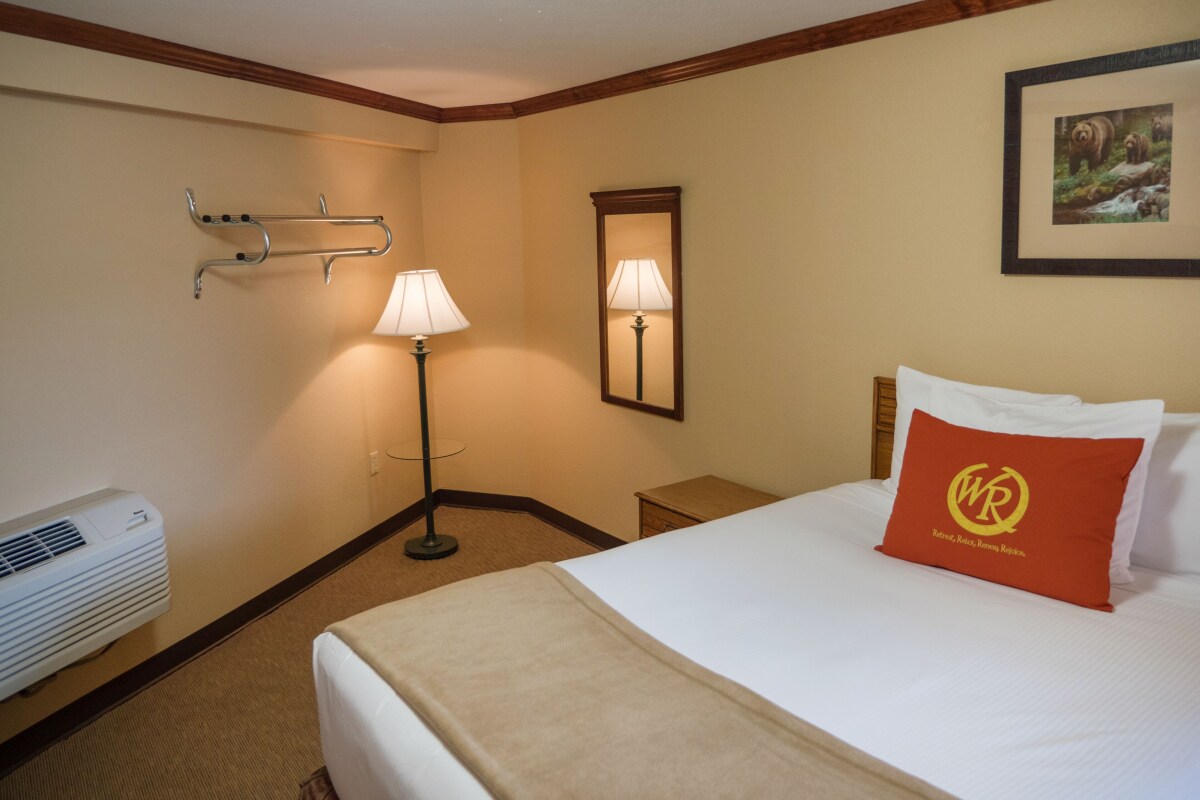 Enjoy a Hassle-free Stay! Free Parking, Pool