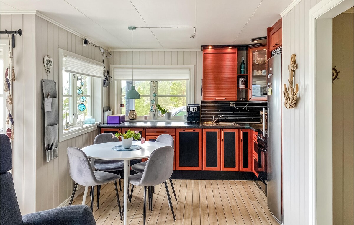 Gorgeous home in Bæverfjord with WiFi