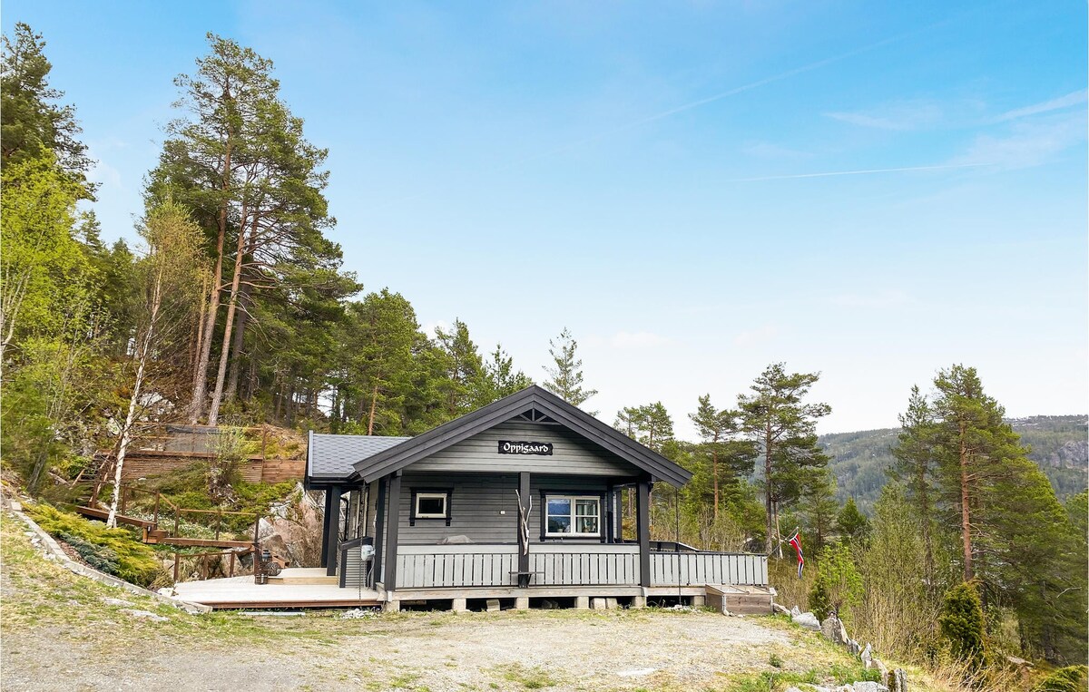 Gorgeous home in Bæverfjord with WiFi