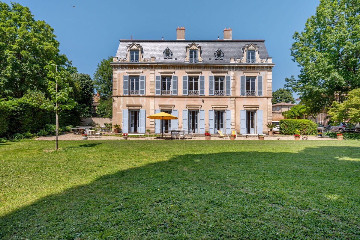 Le Parc - Estate with swimming pool in a park