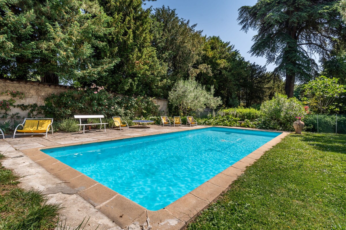 Le Parc - Estate with swimming pool in a park