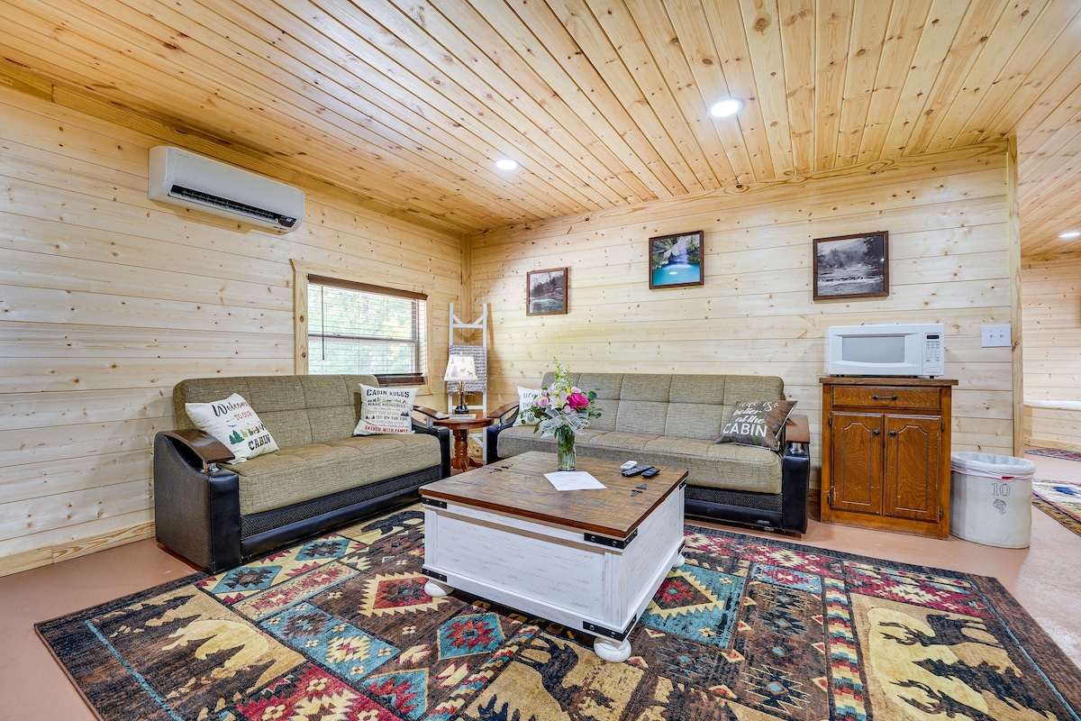 Charming Cabin Near Roaring River State Park!