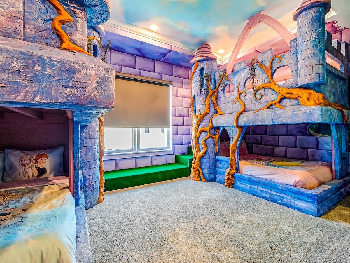 Luxurious Bear's Den Mansion with Themed Bedrooms