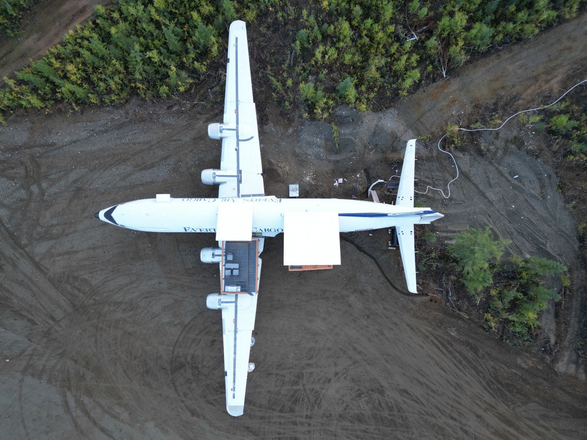 DC-6 Airplane House