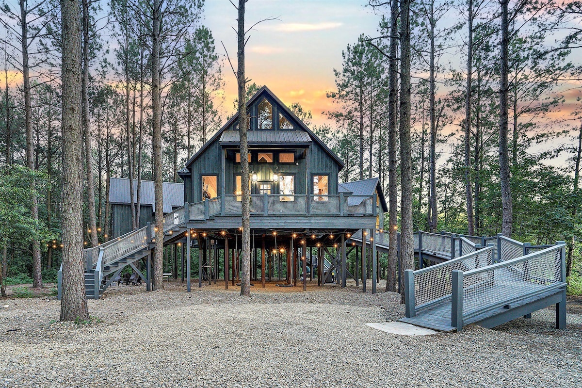 Unique Luxury Treehouse! Swings, Slides, Ping Pong