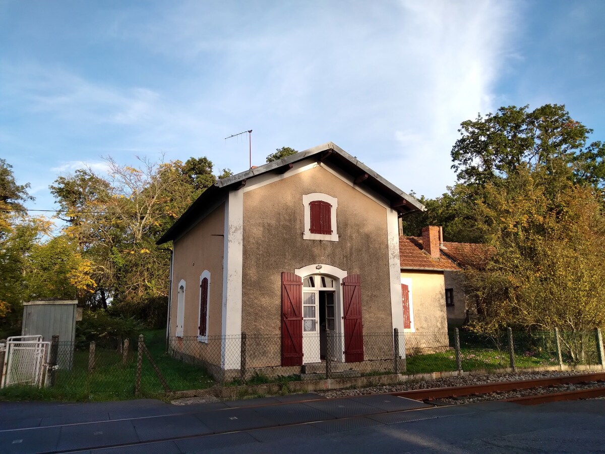 Spacious house for 7 ppl. at Lathus-Saint-Rémy