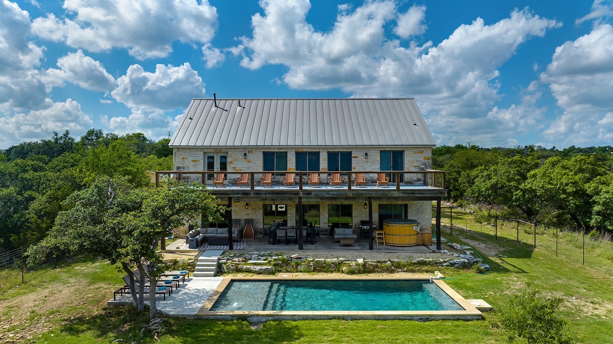 The Point-Hill Country Views-Pool+Hot Tub