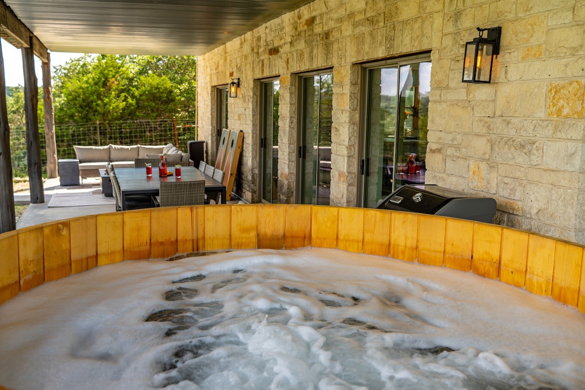 The Point-Hill Country Views-Pool+Hot Tub