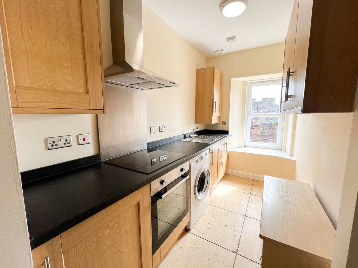 Convenient 3BR Flat on Leith Walk