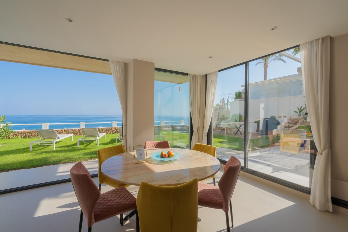 Seaside Elegance: Luxurious Duplex in Torremolinos