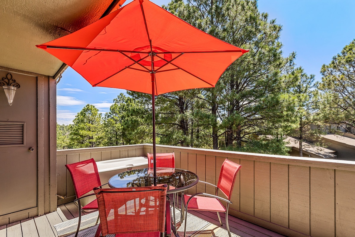 Lovely Country Club Retreat w/Mt Elden Views!