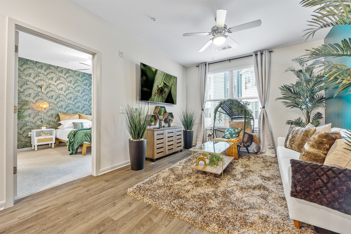 Jungle Oasis: 1BR+Pool in Heart of Decatur Square