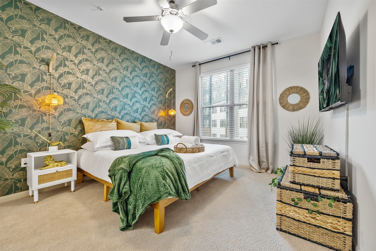 Jungle Oasis: 1BR+Pool in Heart of Decatur Square