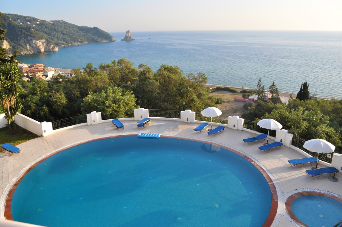 Studio apartments &quot;maria&quot; with pool in Agios Gordi