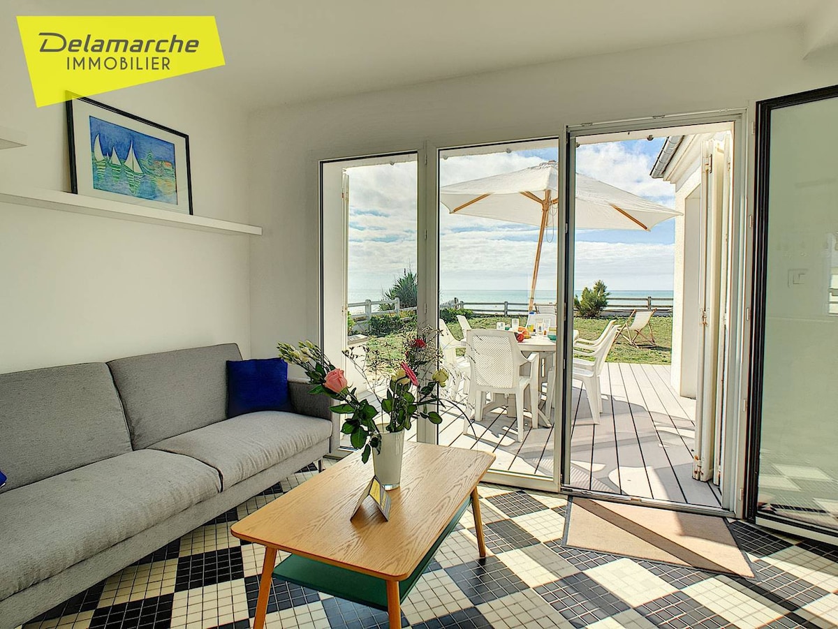 Contemporary style villa with splendid sea views