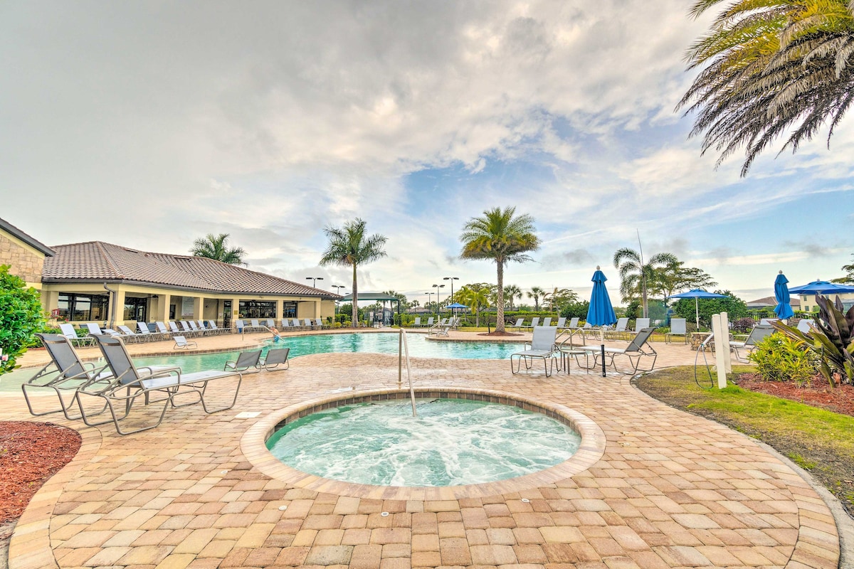 Sunny Florida Escape w/ Pool Access & Lake Views!