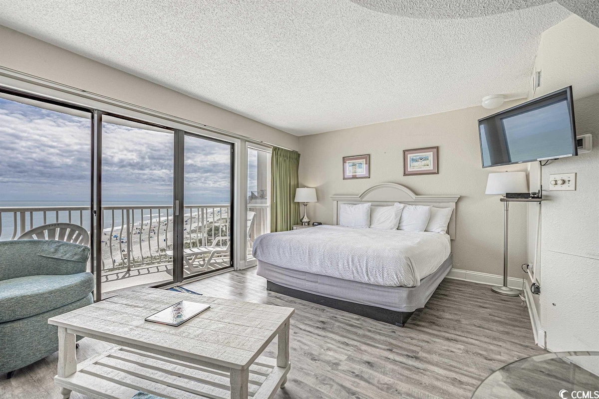 Remodeled Oceanfront, King Bed, St. Clements Pool!
